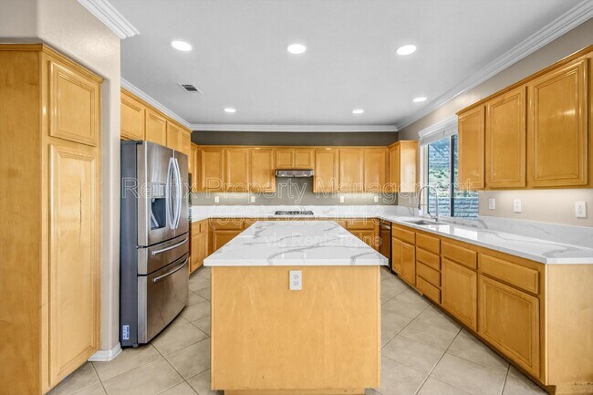 Building Photo - 28622 High Ridge Dr