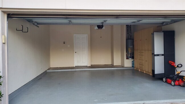 Building Photo - 6454 Applewood Forest Dr