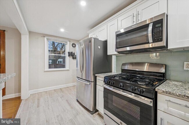 Building Photo - 650 Magnolia Ave