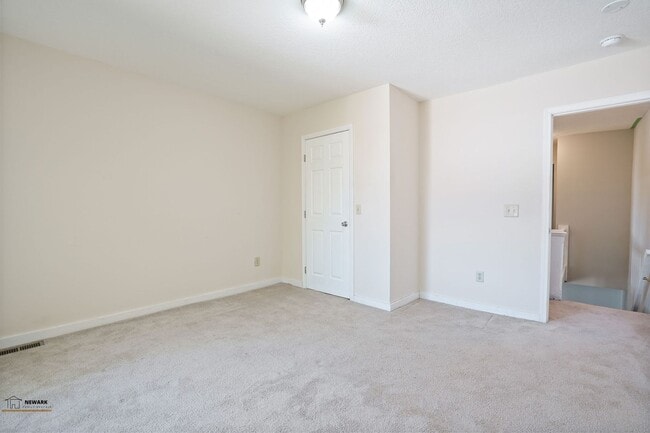 Building Photo - Quality 2 Bed 1.5 Bathrooms Home - Availab...