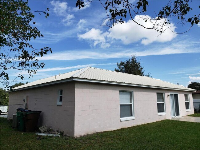 Building Photo - 663 Heraldo Ct