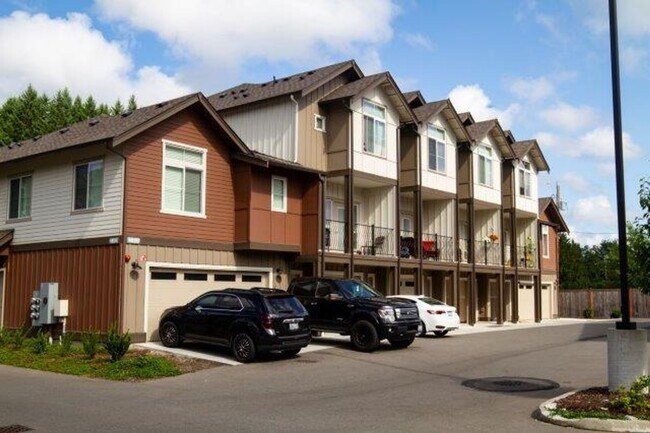 Building Photo - 1 bedroom Townhome with attached garage