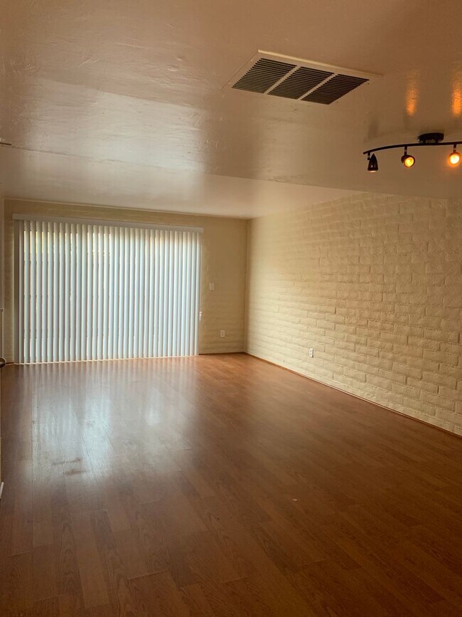 Building Photo - Tucson2875