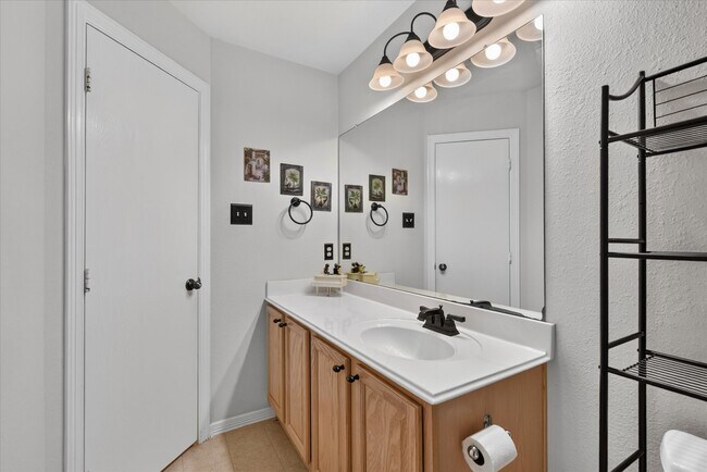 Building Photo - 16211 Whitesage Ct