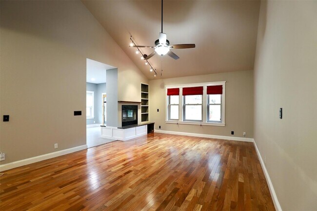 Building Photo - 8205 Mescalero Dr