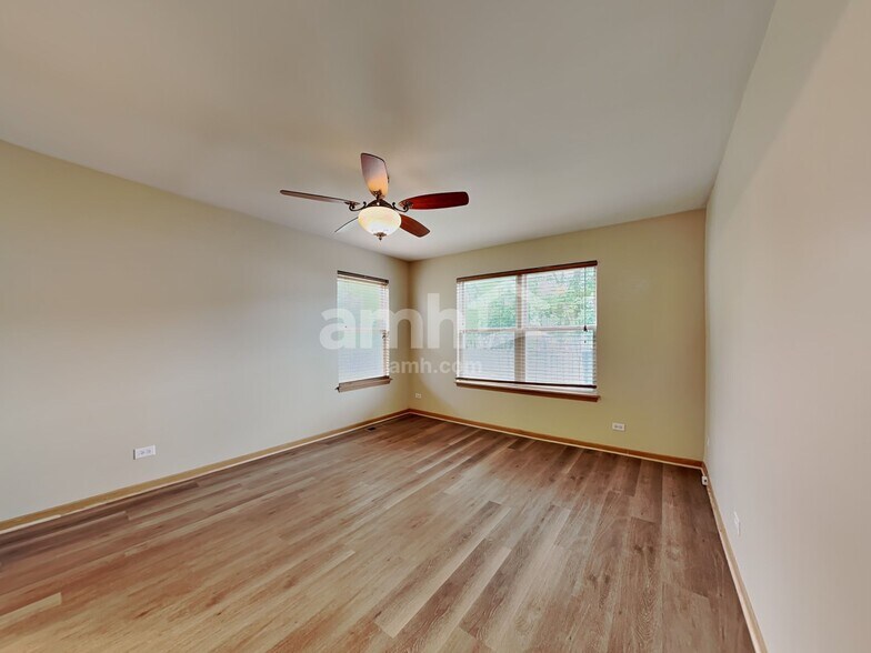 Building Photo - 560 S Annandale Dr