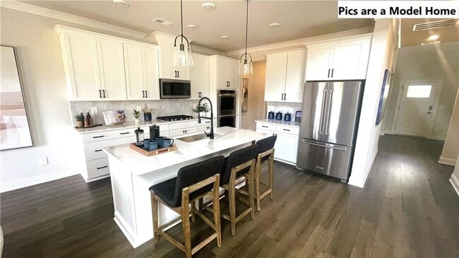 Building Photo - 3237 Madeira Dr