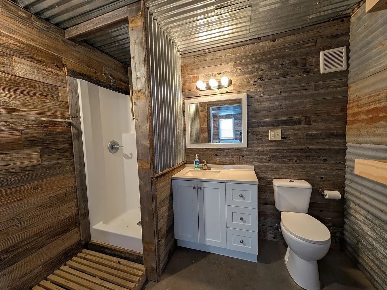 Building Photo - 890 Josephine St