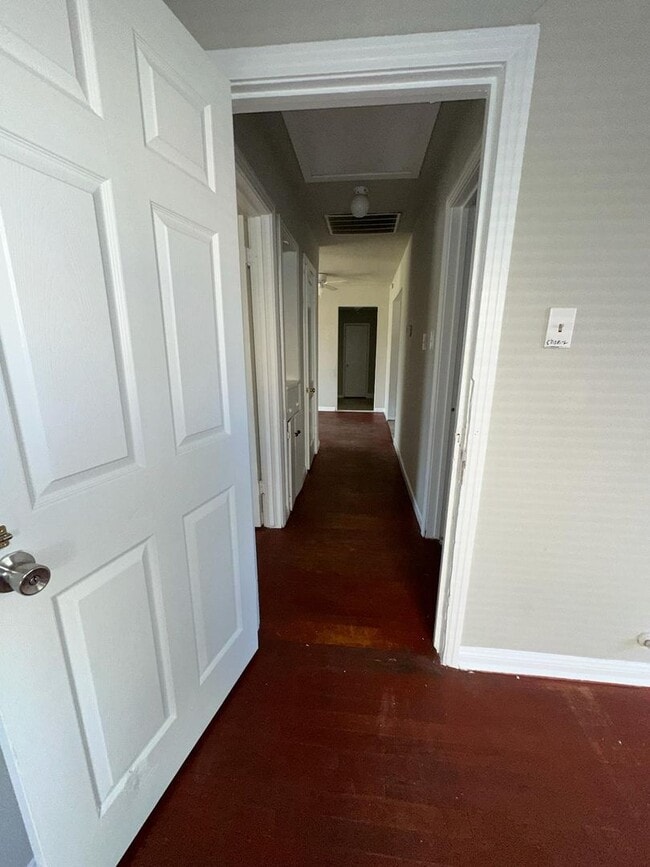 Building Photo - Great 3 Bedroom Single Family in Angleton