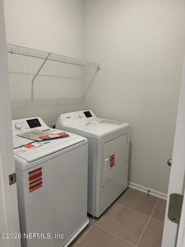 Building Photo - 403 Woods Ln