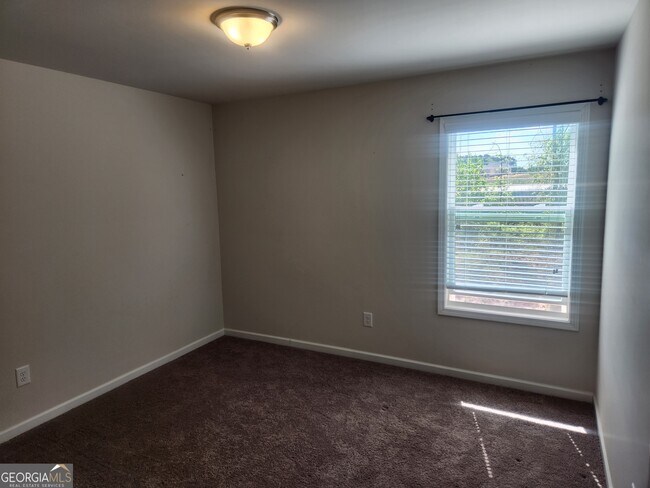 Building Photo - 47 Station Overlook Dr