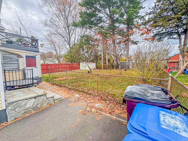 Building Photo - 70 Wynola Ave