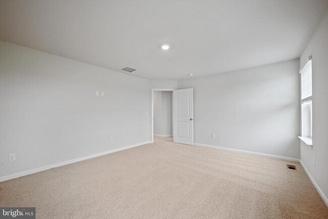 Building Photo - 116 Woodford Dr