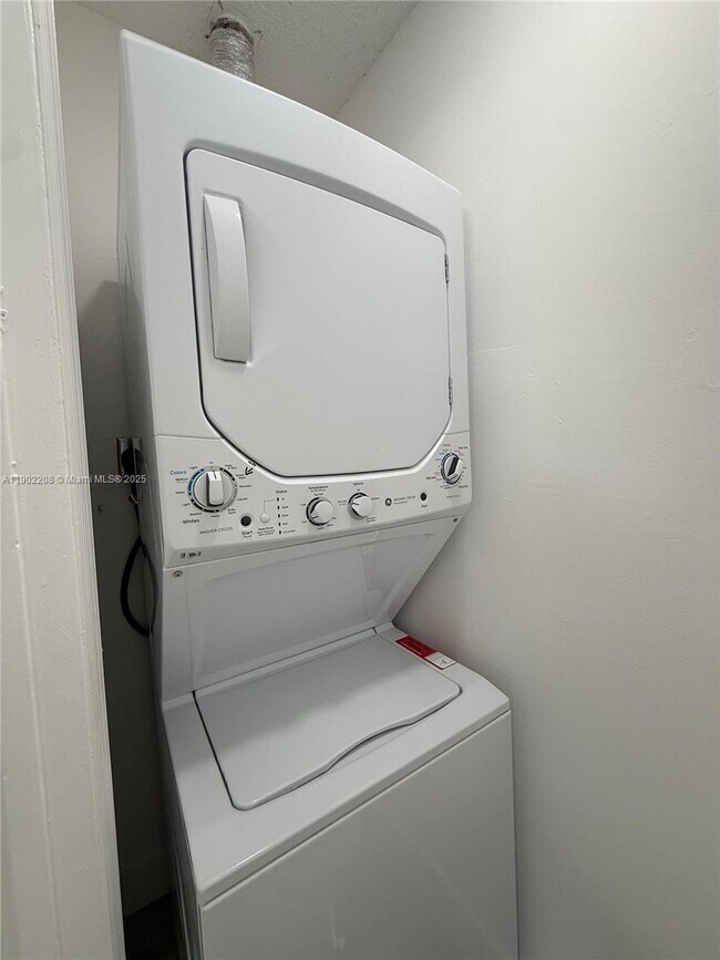 Building Photo - 5461 W 24th Ave