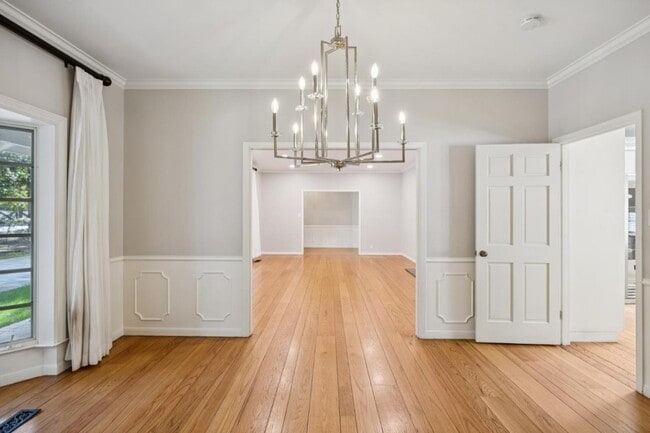 Building Photo - 216 Valparaiso Ave