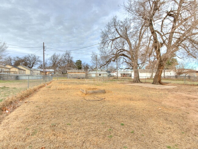 Building Photo - 4005 N Rockwell Ave