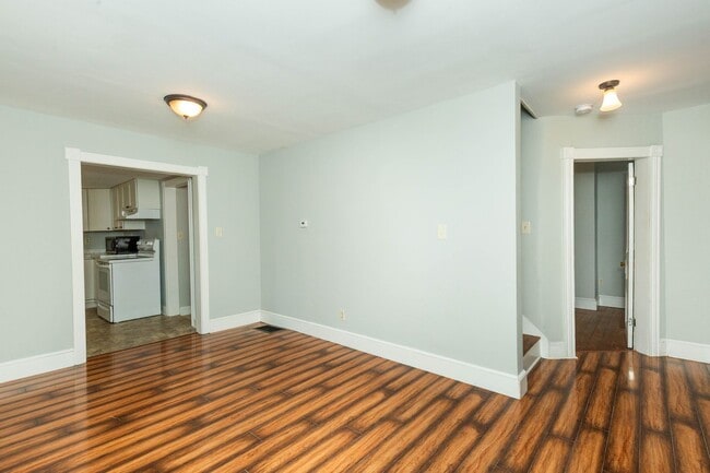 Building Photo - 2 Bed, 2 Bath Farmhouse-Style Home in Kear...