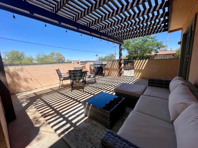 Building Photo - 71590 Juanita Dr