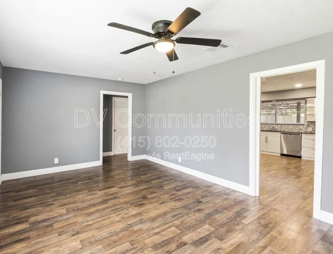 Building Photo - 1521 W Blum St