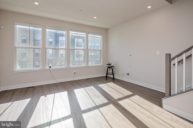 Building Photo - 1920 Four Roses St