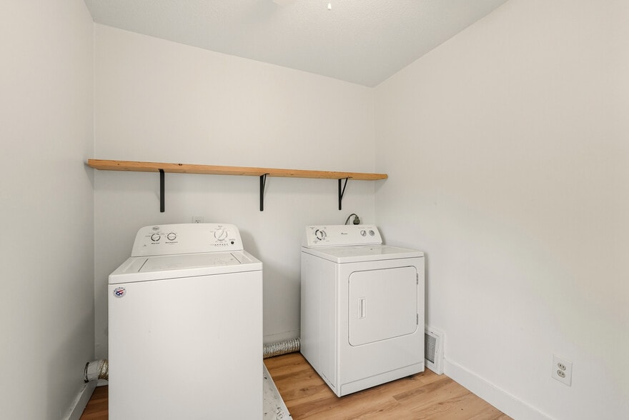 Building Photo - 1714 Castle Ave