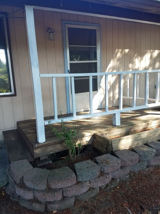 Building Photo - 2 bedroom 1 bath in Rainbow Lake