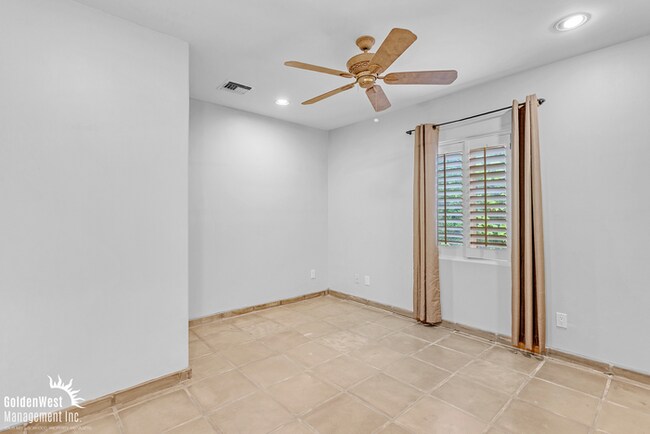 Building Photo - Charming 3Bdm 2Ba Home with Gated Entry an...