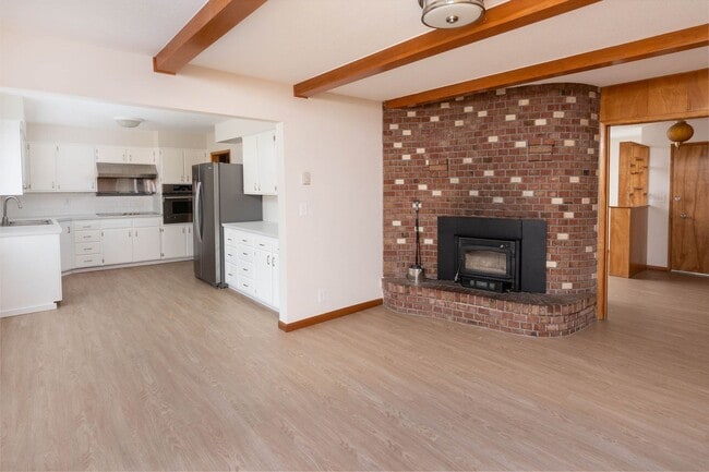 Building Photo - West Hills 4 Bdrm+, 3 Bath Mid Century - A...