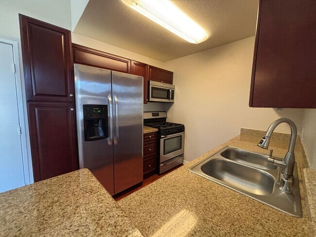 Building Photo - Beautiful 2 Bedroom 2 Bathroom Home in Woodland Hills
