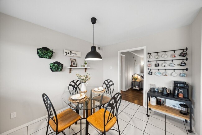 Building Photo - 4040 San Felipe St