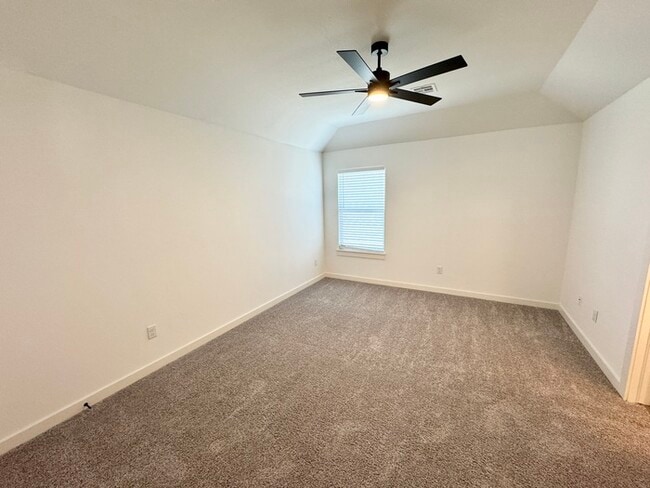 Building Photo - 8735 S Quanah Ave