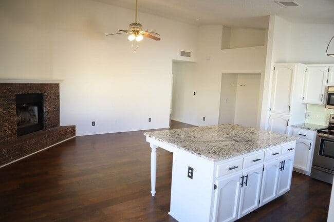 Building Photo - A Home You Have To See To Believe!!!