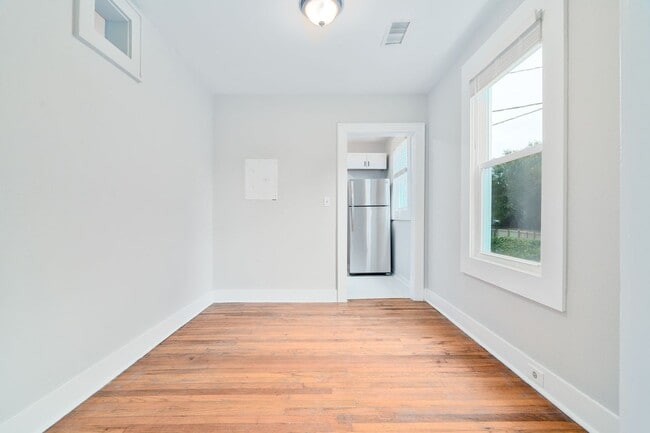 Building Photo - Stylish Lowcountry Comfort Near the Heart ...