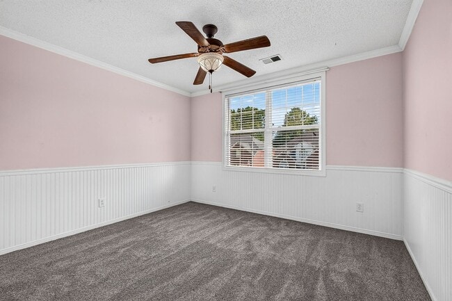 Building Photo - 8727 Evangeline Dr