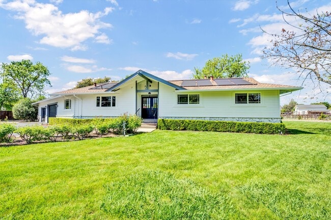 Building Photo - 1790 McKinley Rd