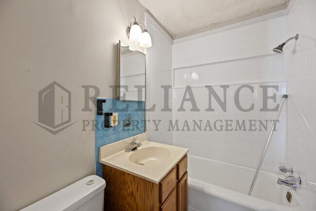 Building Photo - 3026 S Vine St