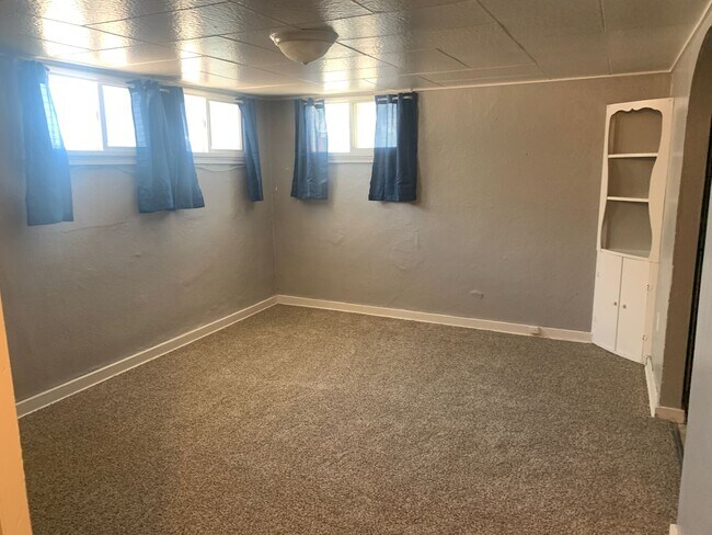 Building Photo - 615 19th St