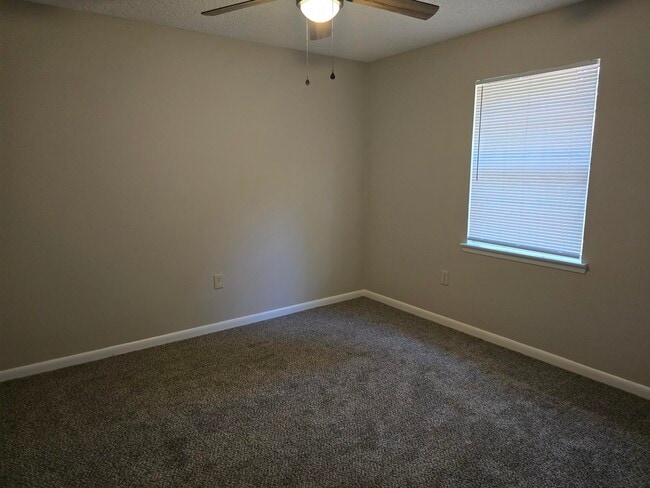 Building Photo - 309 Somerset Dr