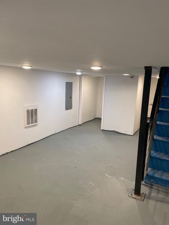 Building Photo - 5229 Westminster Ave