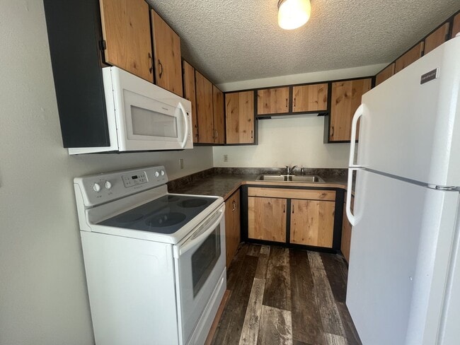 Building Photo - Two bedroom, one and bathroom townhome loc...