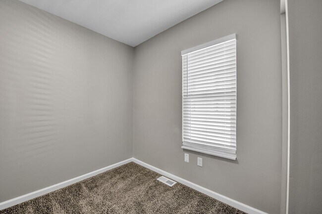 Building Photo - 4 bedrooms $2150