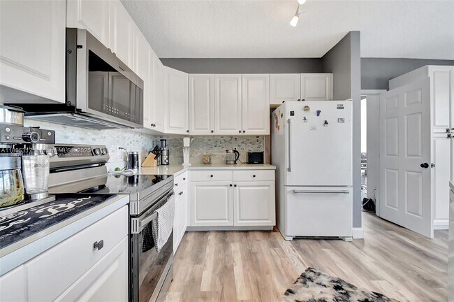 Building Photo - 7647 Rockport Cir