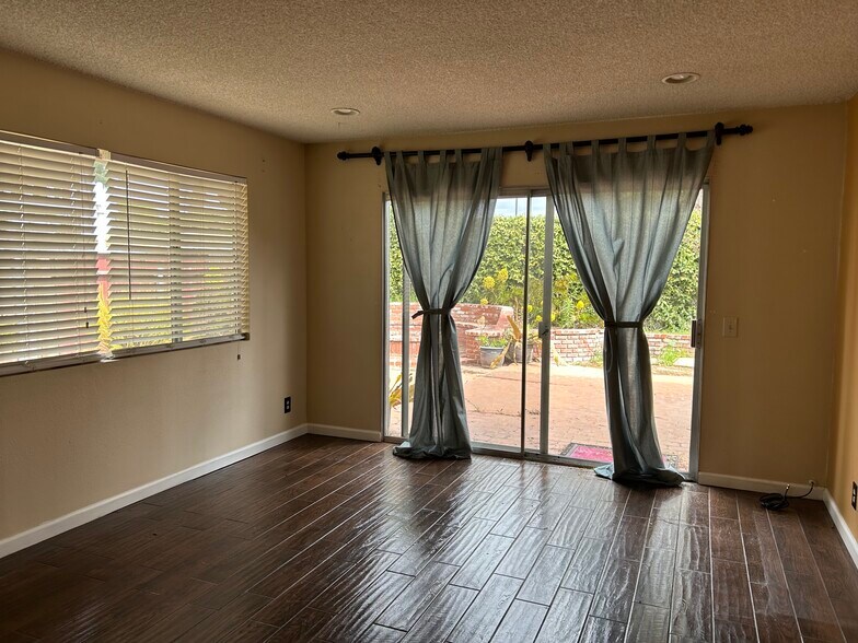 Building Photo - 876 Palmer Ave