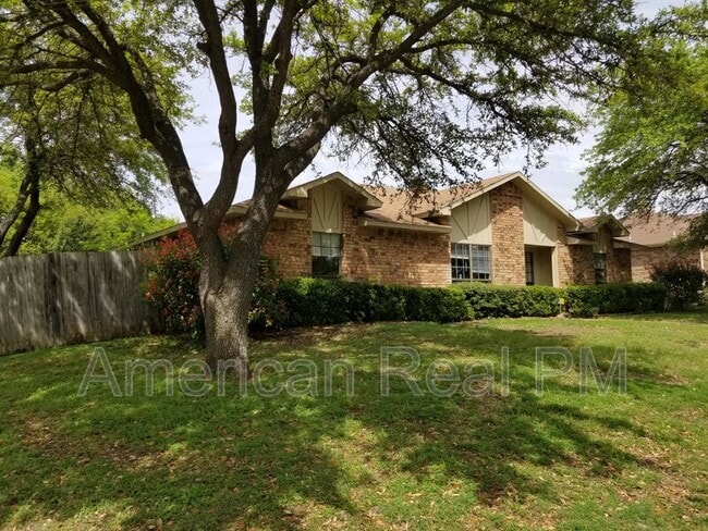 Building Photo - 801 Wood Glen