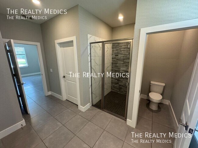 Building Photo - 310 Drum Ct