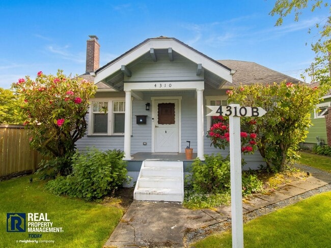 Building Photo - Fully Furnished North Tacoma Home Near Ruston Way & Stadium District!