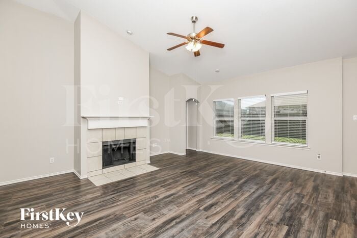 Building Photo - 711 Jennie Marie Cir