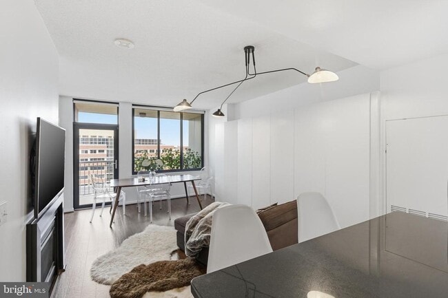 Building Photo - 851 N Glebe Rd