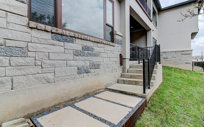 Building Photo - 107 Cascading Water Pl