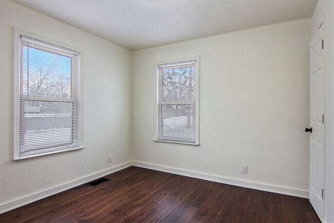 Building Photo - 218 E Milham Ave